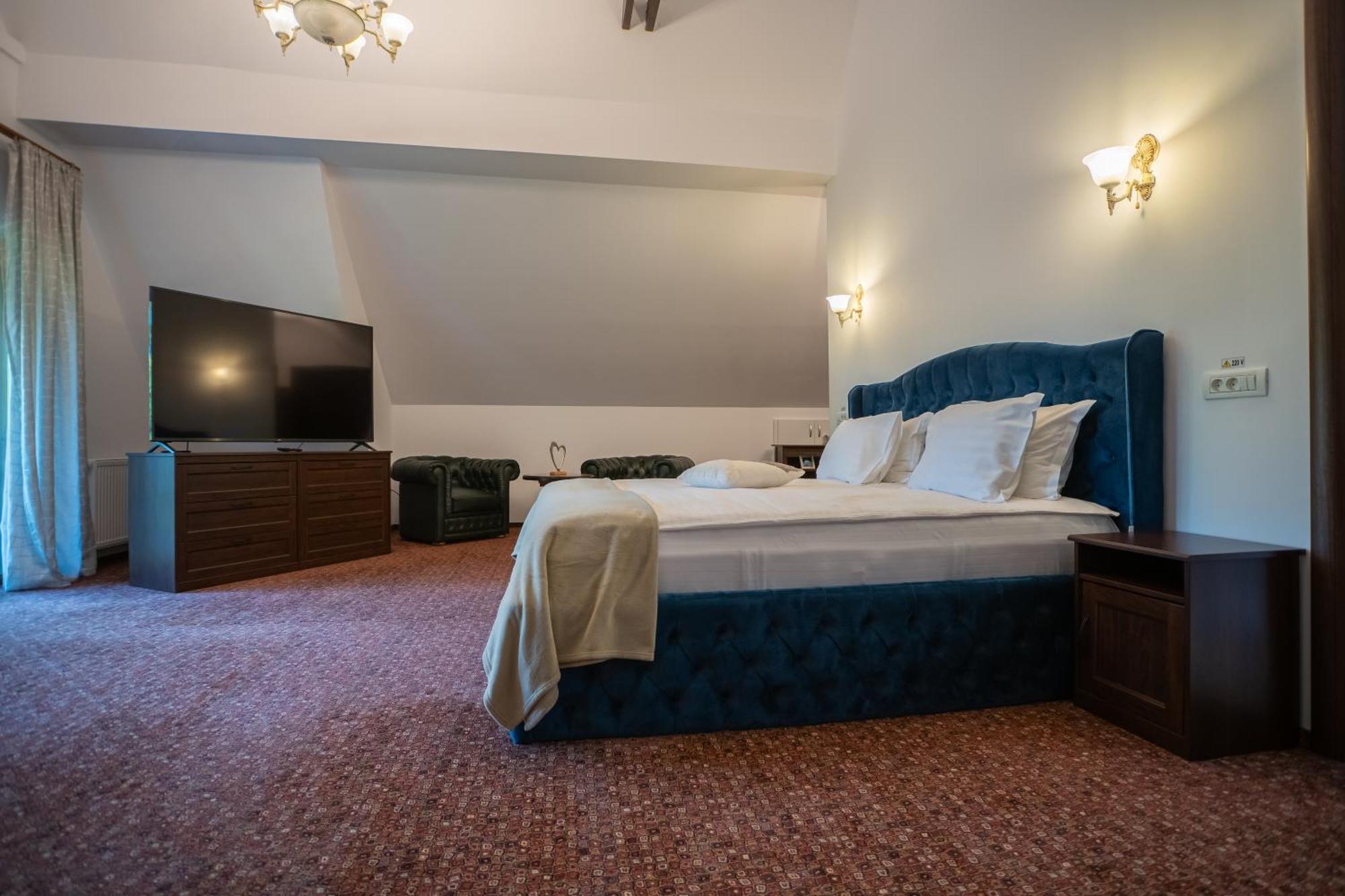Opus Villa Sinaia Exteriör bild A bedroom at the hotel