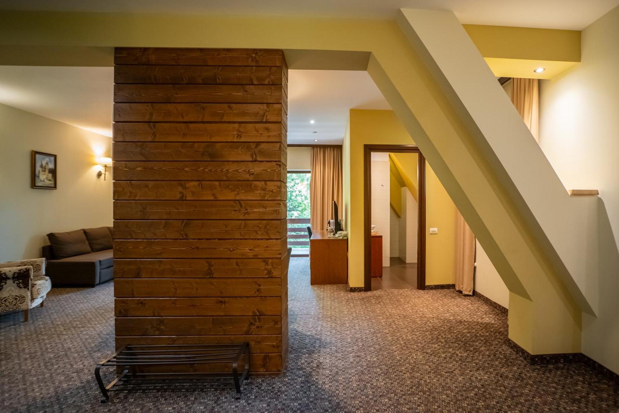 Opus Villa Sinaia Exteriör bild Interior of a suite