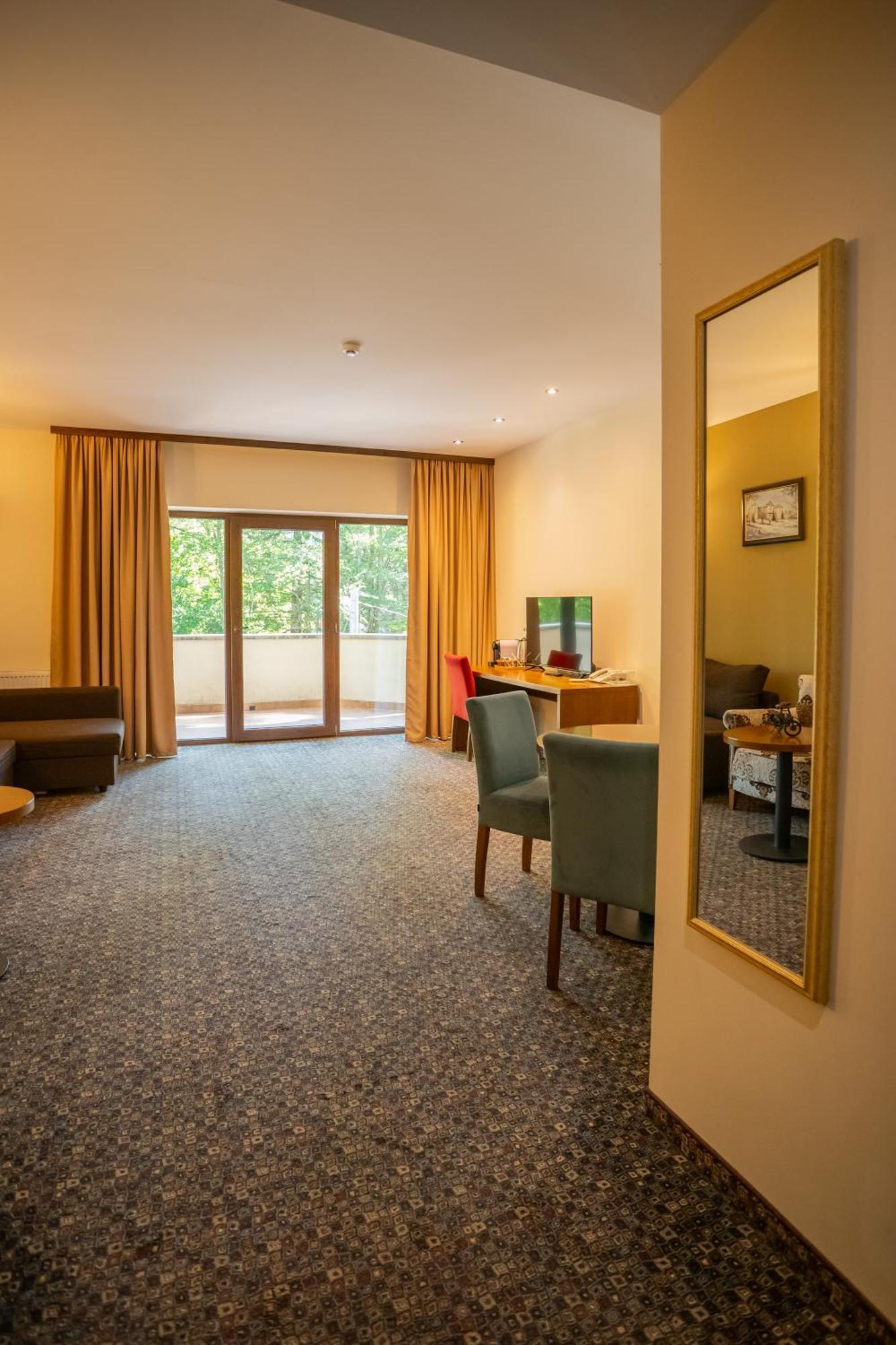 Opus Villa Sinaia Exteriör bild A room at the hotel