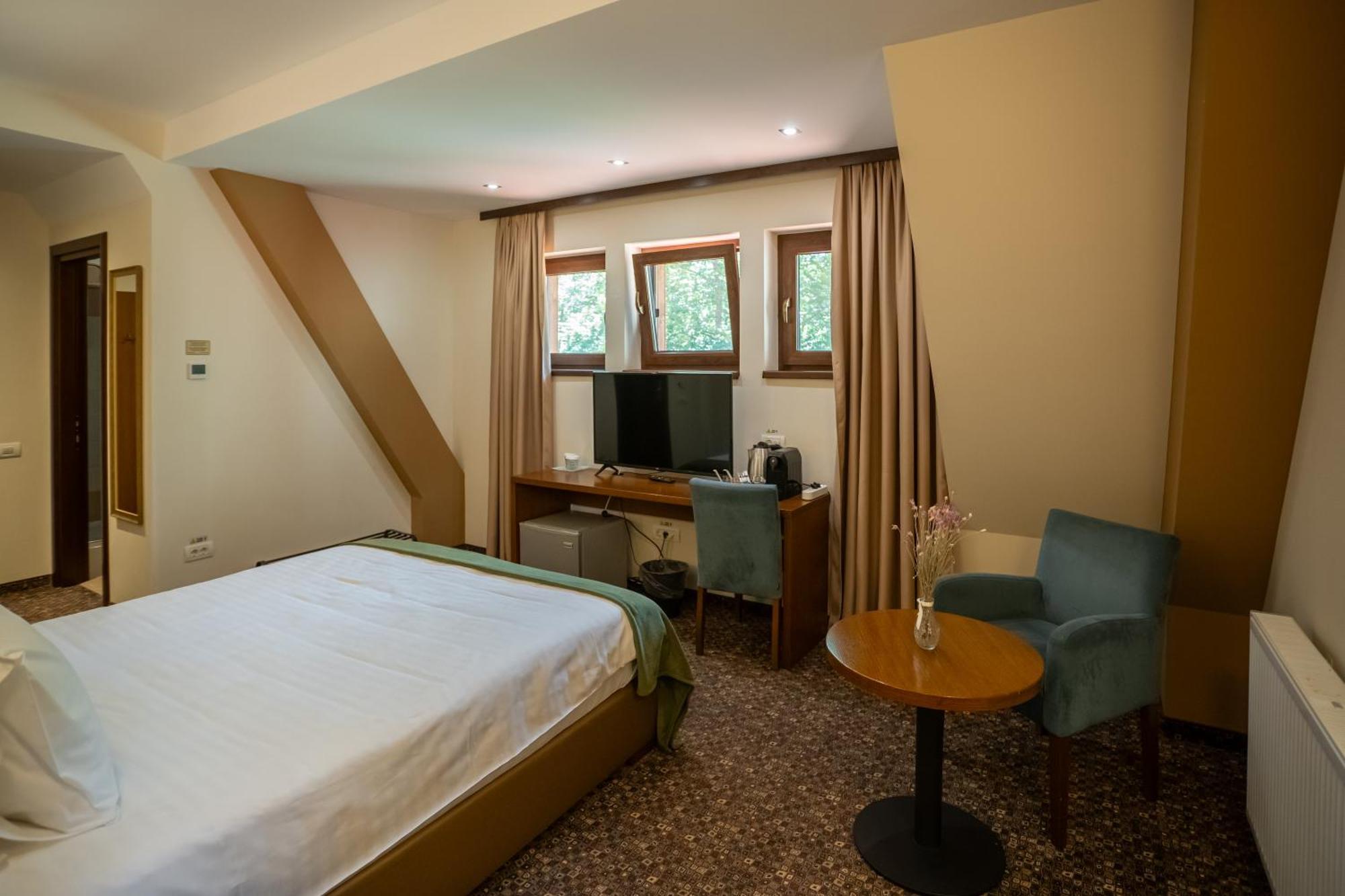 Opus Villa Sinaia Exteriör bild A room at the hotel