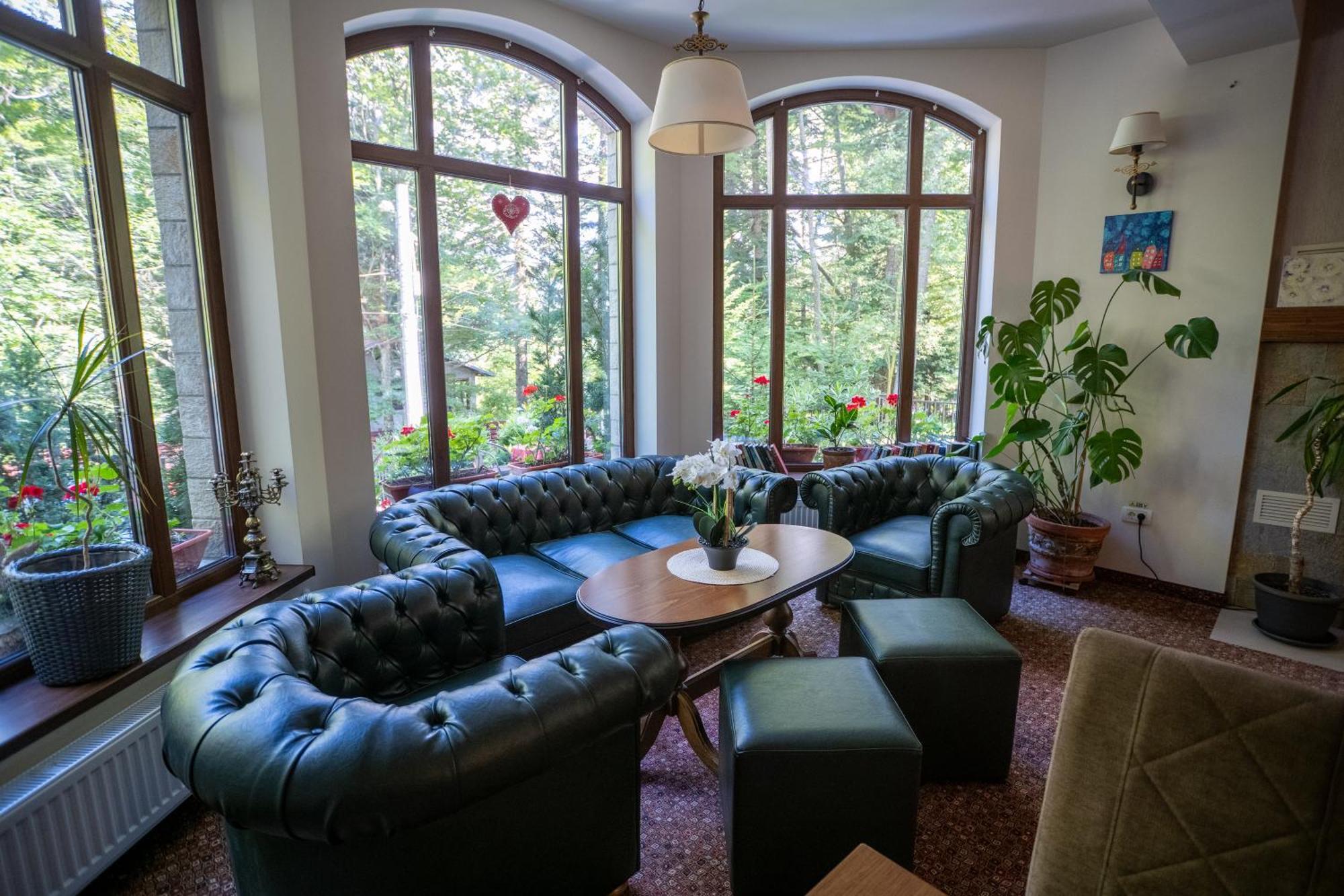 Opus Villa Sinaia Exteriör bild Interior of the hotel