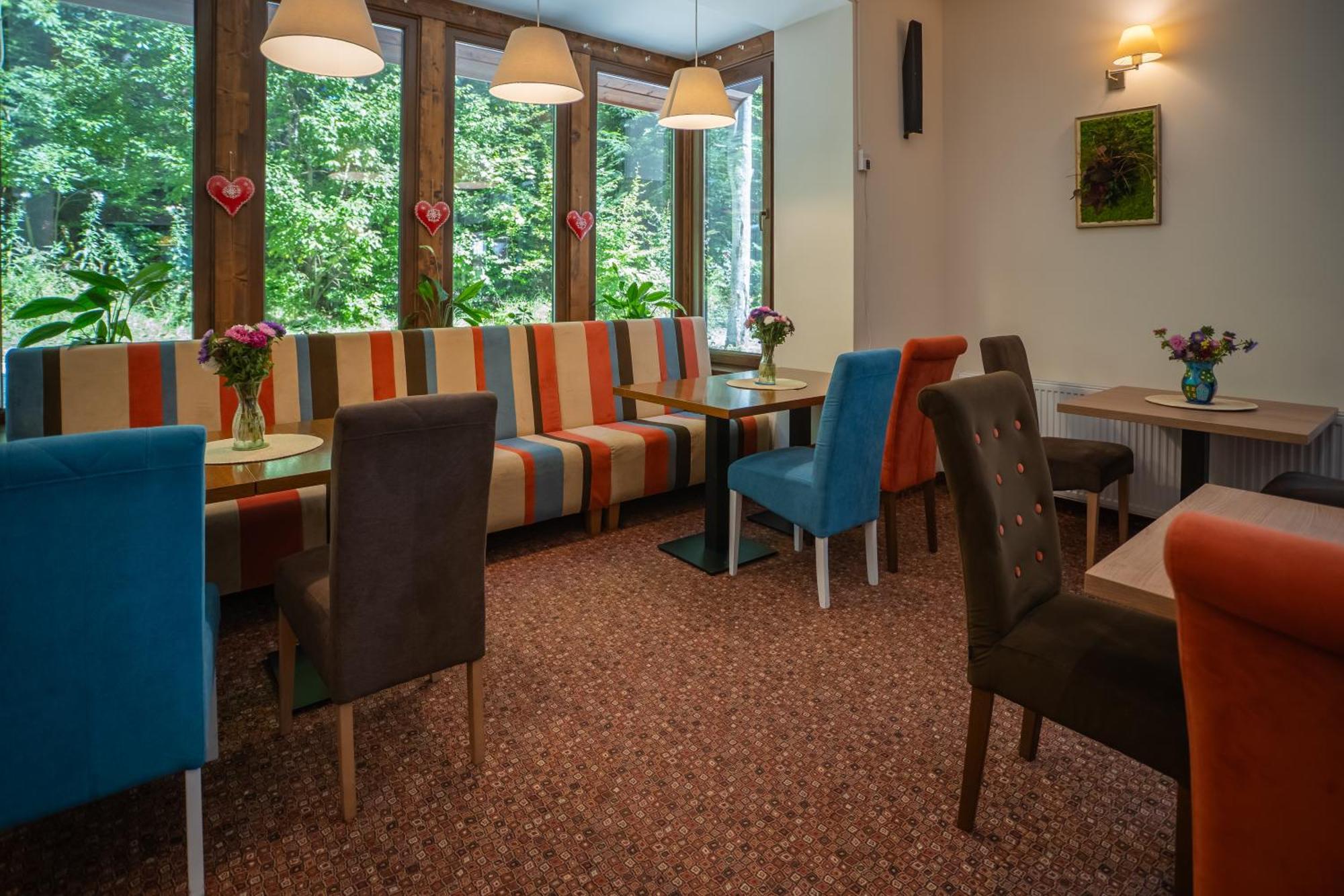 Opus Villa Sinaia Exteriör bild Restaurant