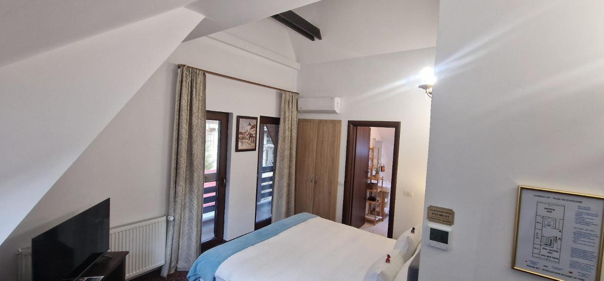 Opus Villa Sinaia Exteriör bild A bedroom at the hotel